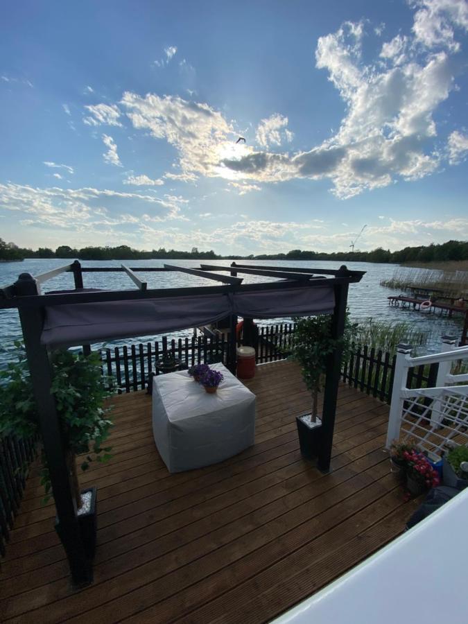 צ'יצ'סטר Lodge On The Lake At Lakeside Holiday Park מראה חיצוני תמונה
